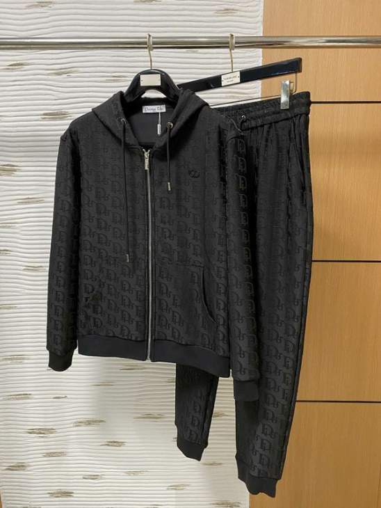 Picture of Dior Sweater Suits _SKUDiorM-3XLkdtr23238500